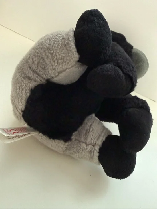 Ty Beanie Babies 'Bo' the Black and Grey Gorilla. - Picture 9 of 10